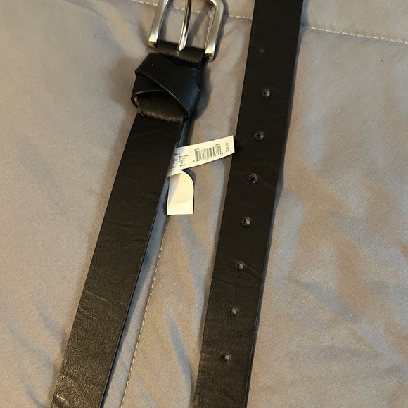 Kohl's Black and Tan Leather Belt - Picture 5 of 5